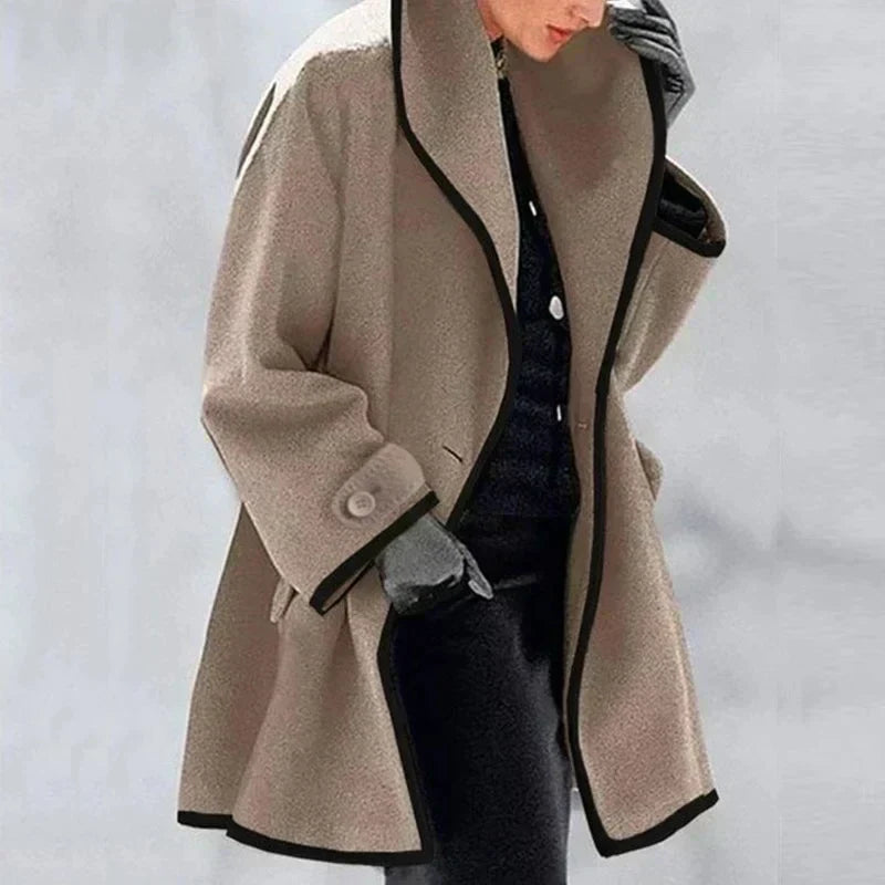 Marlena™ | Stylowy Asymetryczny Płaszcz z Kontrastową Lamówką
