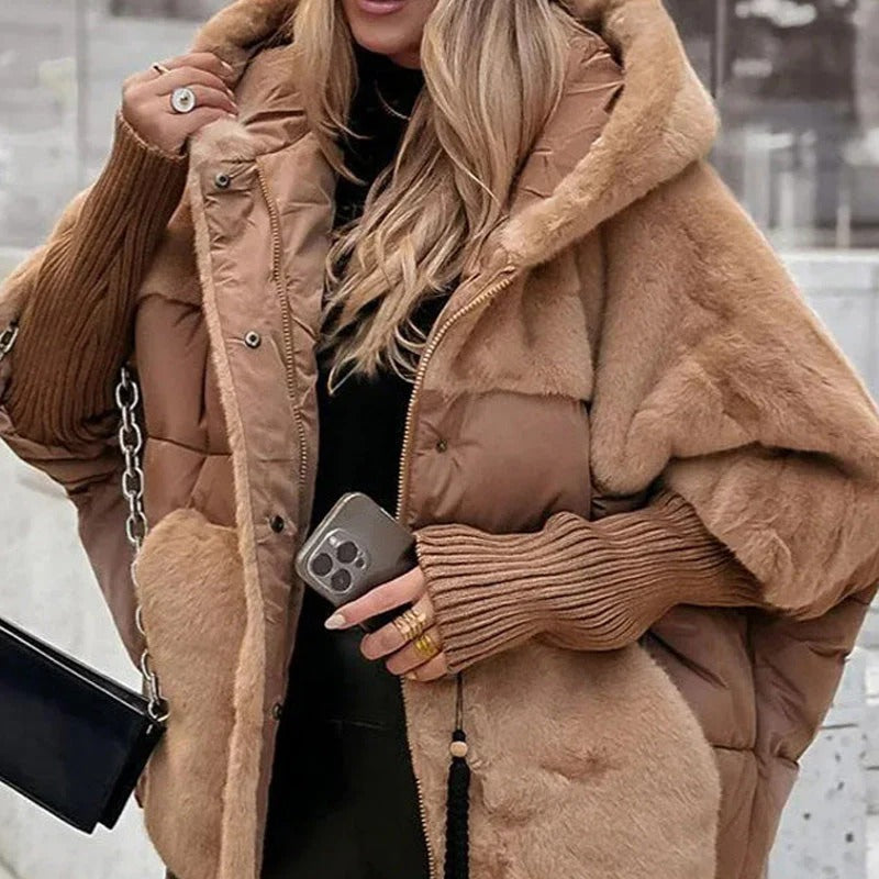 Bożena™ | Pikowana Kurtka z Kapturem i Stylowym Akcentem
